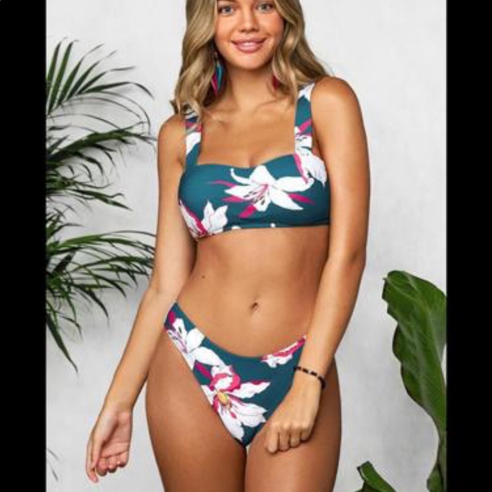Cupshe teal lillies bikini